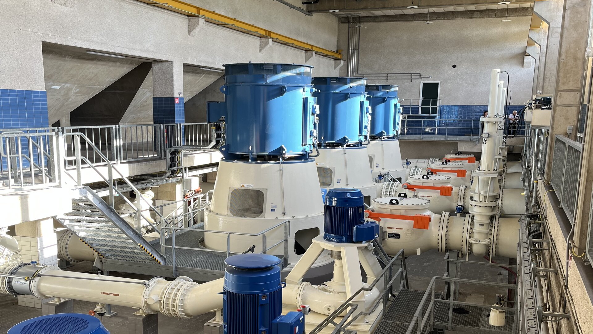 Pumping station for pumping water in wastewater treatment